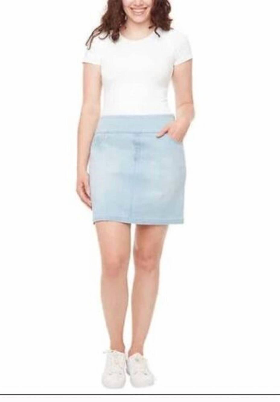 NEW S.C. & CO. women's pull-on skort in light denim